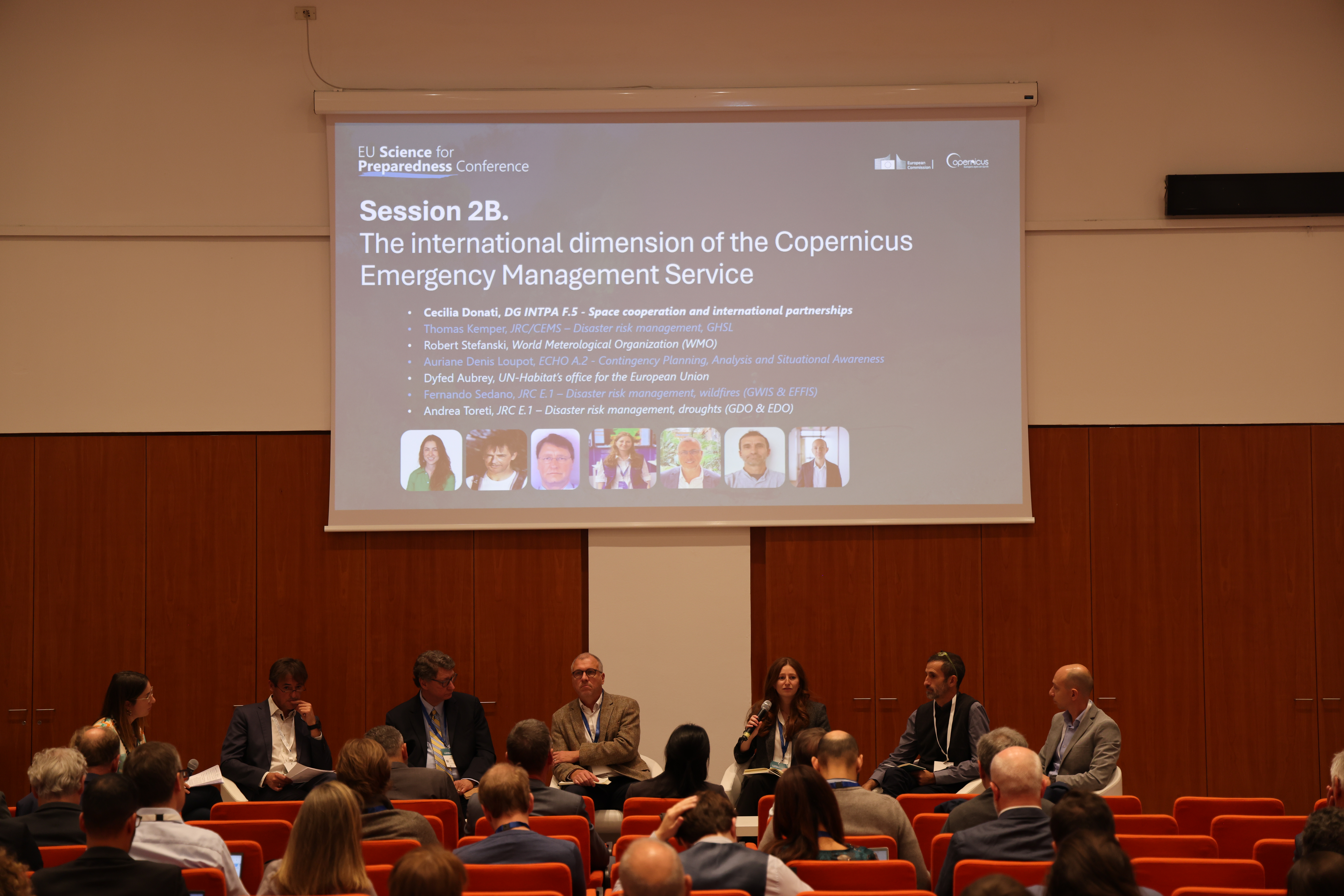 Session 2B discussing the international dimension of the Copernicus Emergency Management Service.