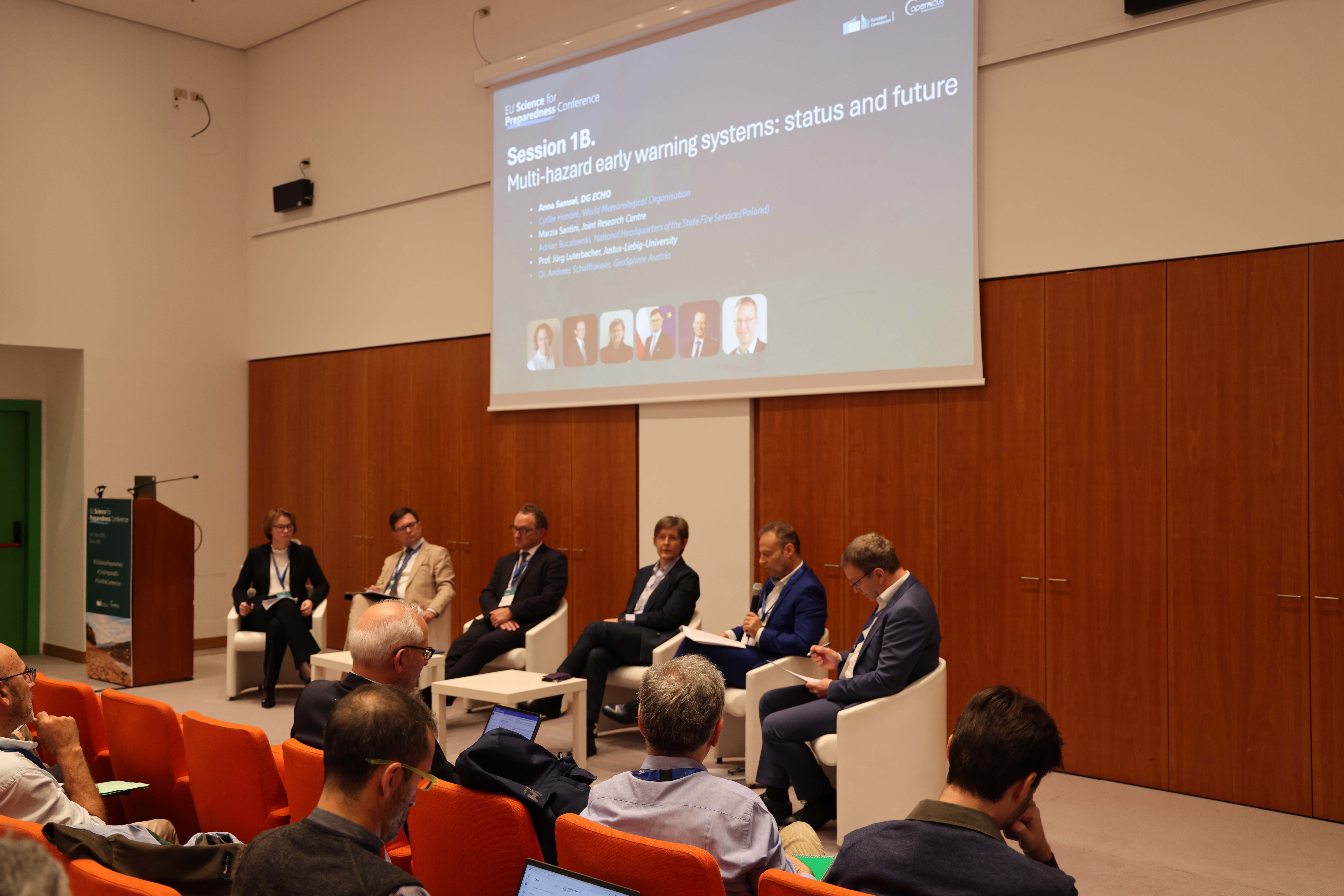 Session 1B discussing the future of emergency risk management.