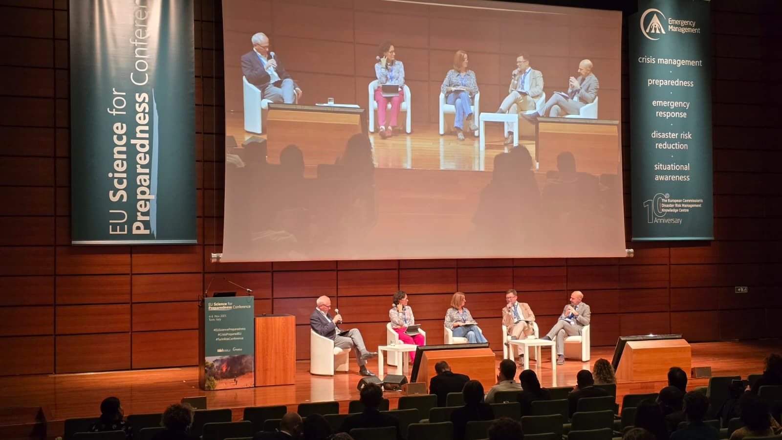 Plenary panel discussions stressed the importance of closer cooperation between researchers and responders.