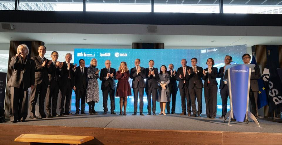 Picture during the concession contract signing between the European Commission and the SpaceRISE consortium.