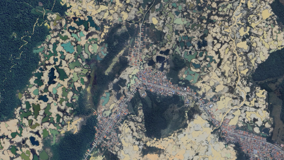 Satellite image shows the expansion of illegal gold mining in La Pampa, an area adjacent to the Tambopata National Reserve.