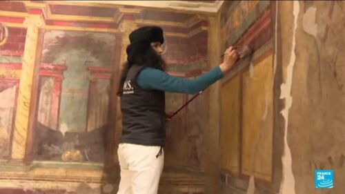 Italy: ‘Virgin’ frescoes emerge from Pompeii suburb