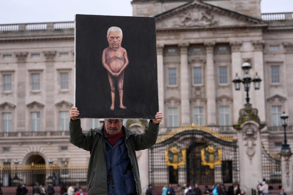 Artist Kaya Mar poses with a painting in front of Buckingham Palace, London, Friday, February 20, 2026 after Andrew Mountbatten-Windsor was arrested