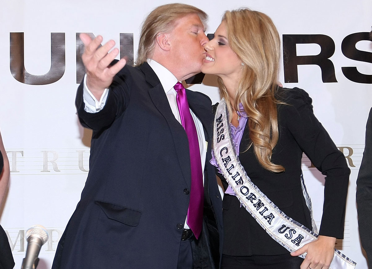 NEW YORK - MAY 12: Miss California USA Executive Director Shanna Moakler, Donald Trump, Miss California USA, Carrie Prejean, and Miss California USA Co-Executive Director Keith Lewis attend a press conference at Trump Tower on May 12, 2009 in New York City. (Photo by Michael Loccisano/Getty Images)