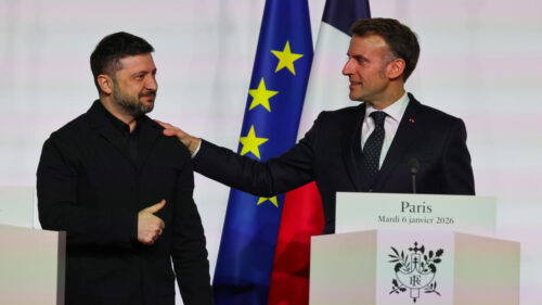 Zelensky in Paris to discuss increasing pressure on Russia as US peace talks stall