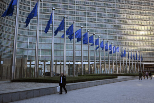 EU tiptoes toward approving US trade deal
