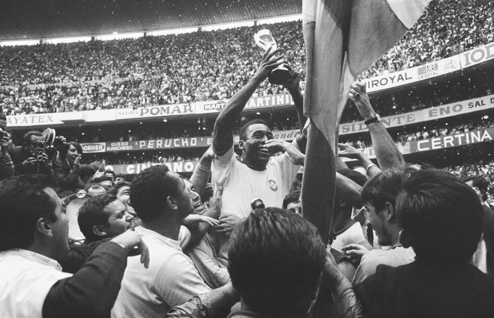 Pelé lifts the World Cup, carried by his teammates, after Brazil's victory over Italy.