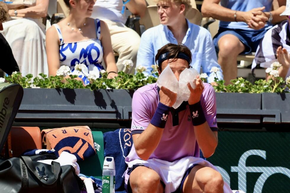 France's Arthur Rinderknech faced Jurij Rodionov of Austria – and searing heat – at the French Open on Monday.