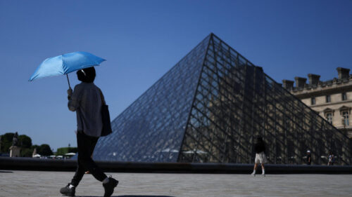 France tries to handle extreme temperatures as heatwave carries on