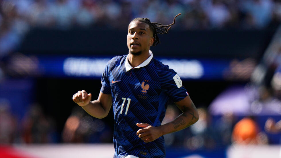 Michael Olise in action for Les Bleus against Senegal.