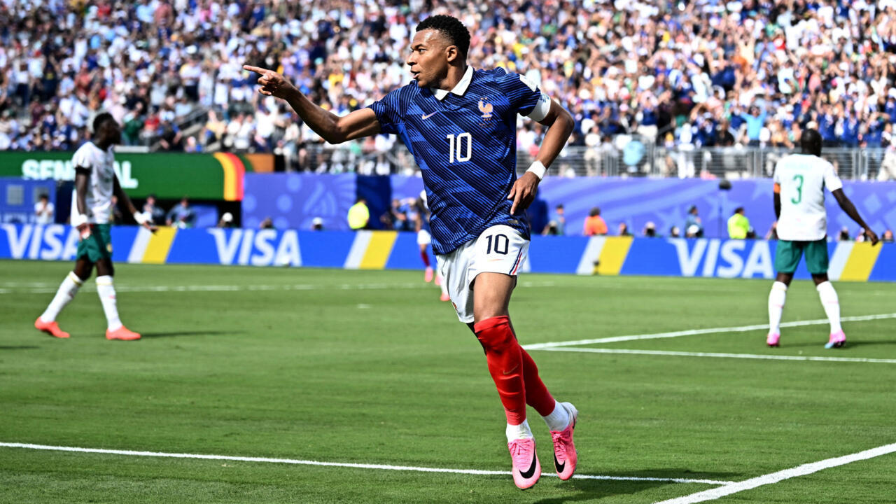 Michael Olise in action for Les Bleus against Senegal.