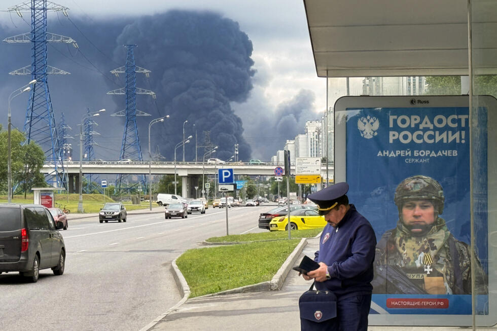 After a massive Ukrainian drone attack black smoke rises from Russian oil producer Gazprom Neft's Moscow oil refinery on the south-eastern outskirts of the Russian capital on June 18